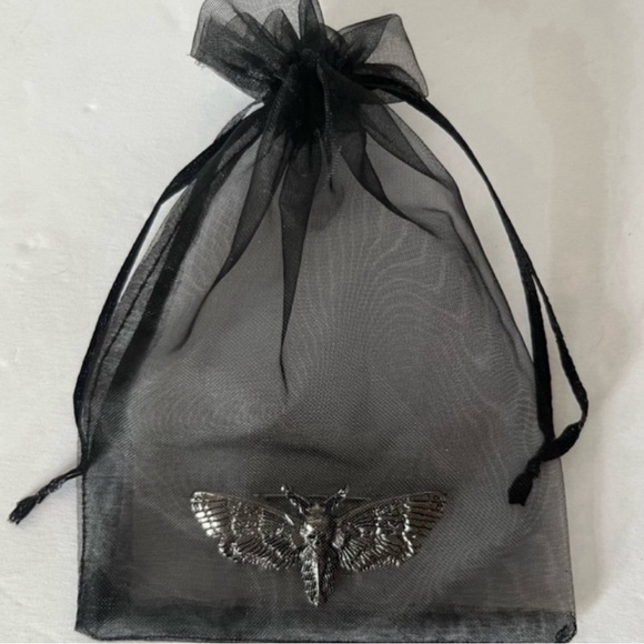 Death Head Moth Skull Brooch Pin
Antique Silver Finish Goth Punk Jewelry - Picture 9 of 9